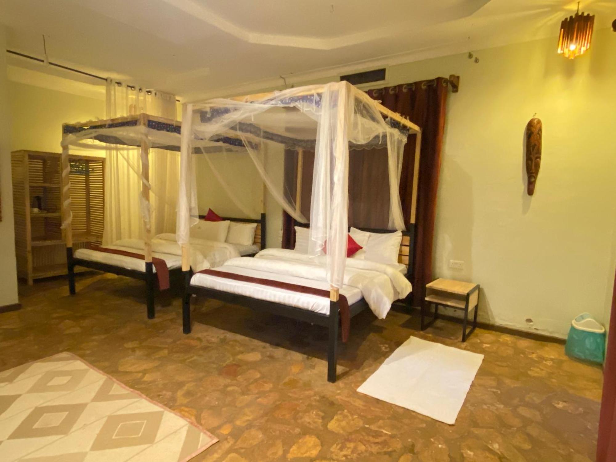 Afro Smile Hotel & Guest House Джинджа Экстерьер фото