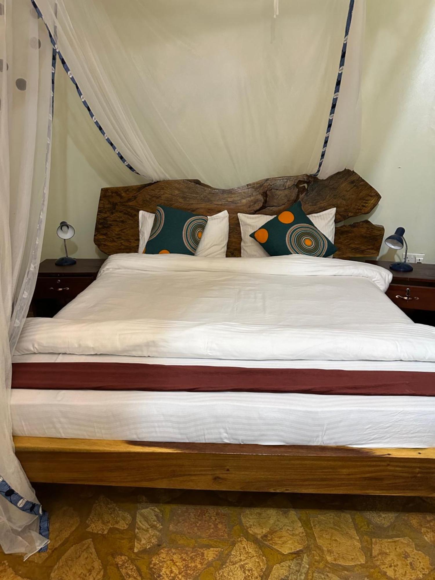 Afro Smile Hotel & Guest House Джинджа Экстерьер фото