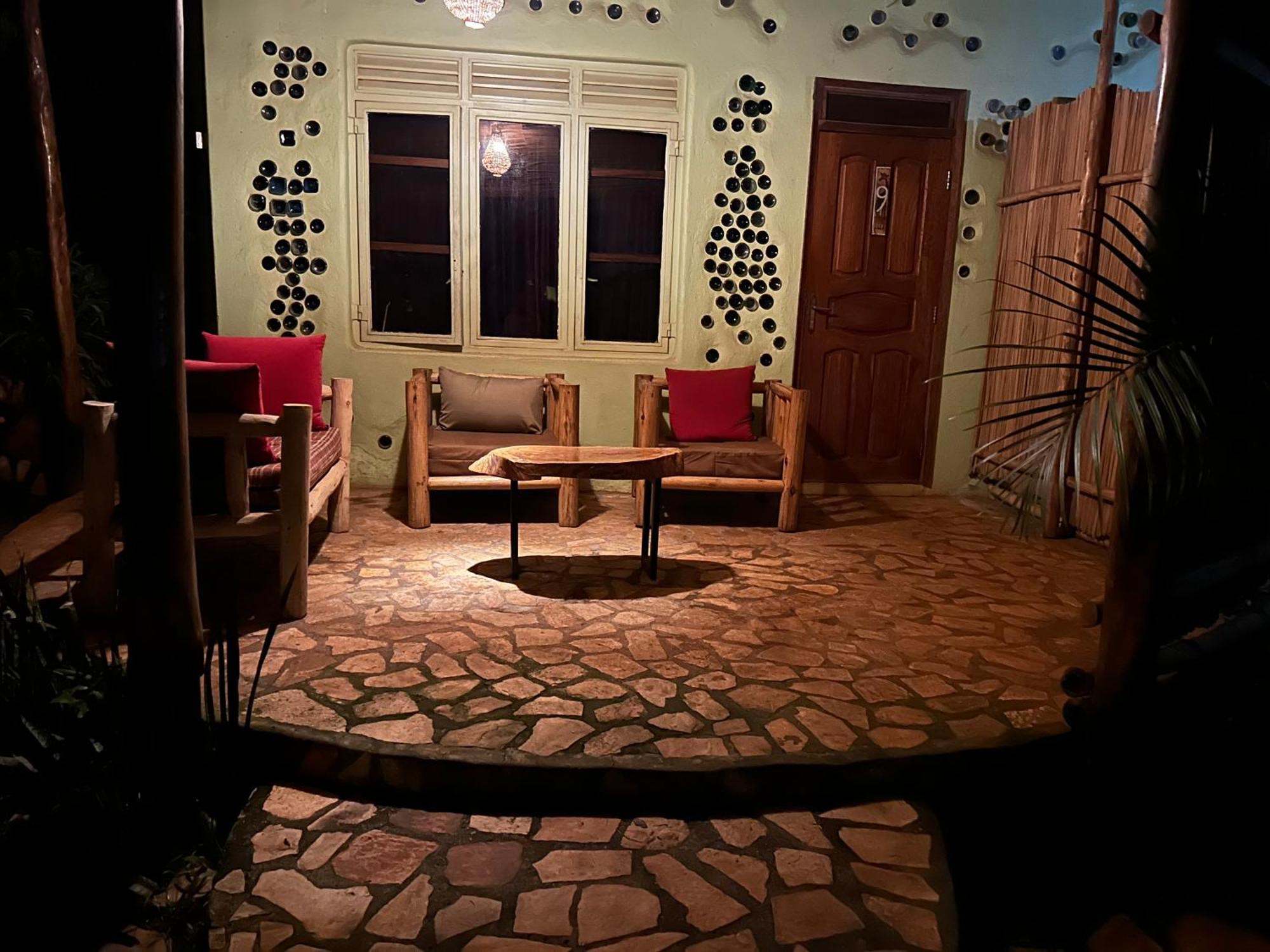 Afro Smile Hotel & Guest House Джинджа Экстерьер фото