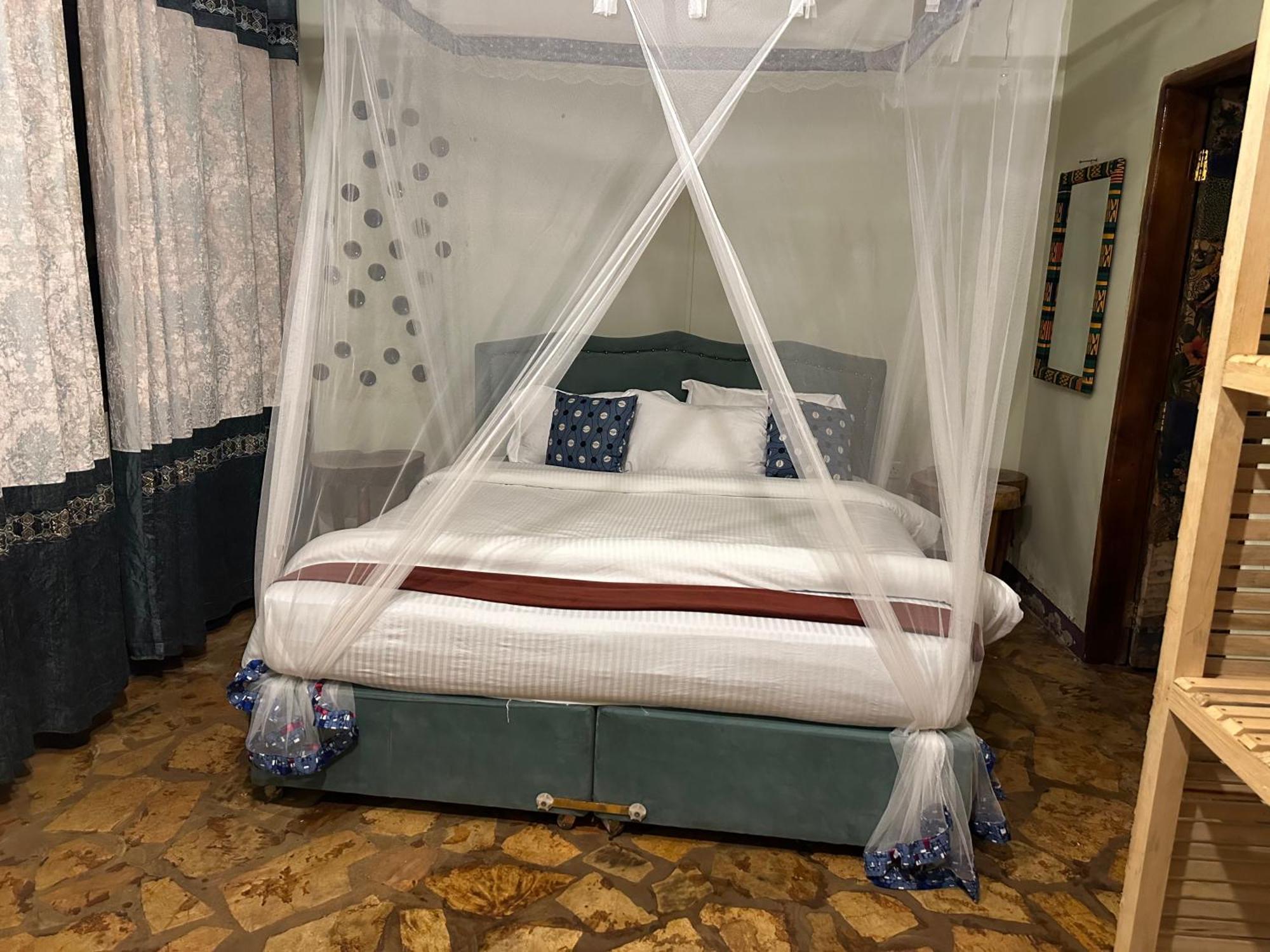 Afro Smile Hotel & Guest House Джинджа Экстерьер фото