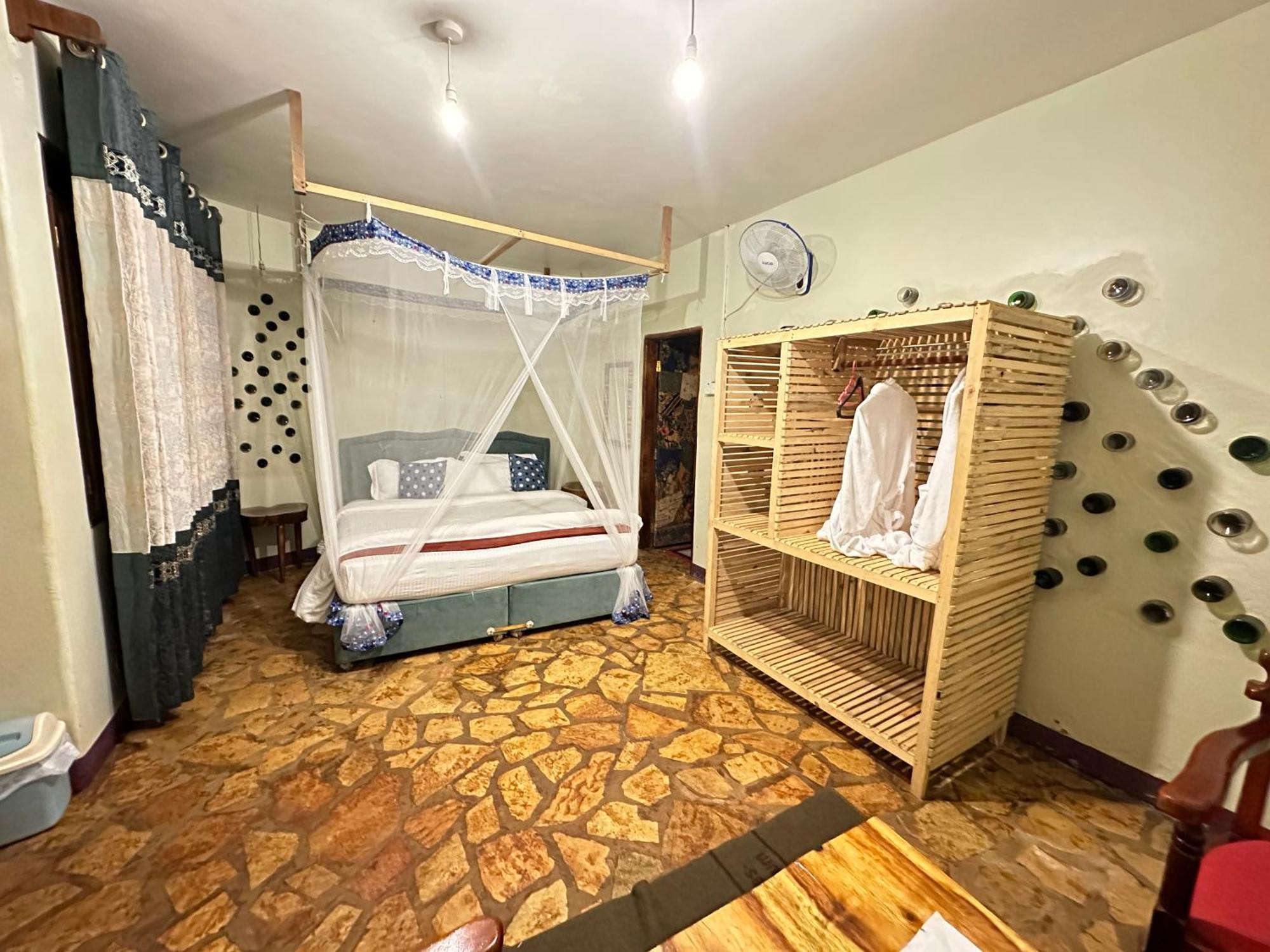 Afro Smile Hotel & Guest House Джинджа Экстерьер фото